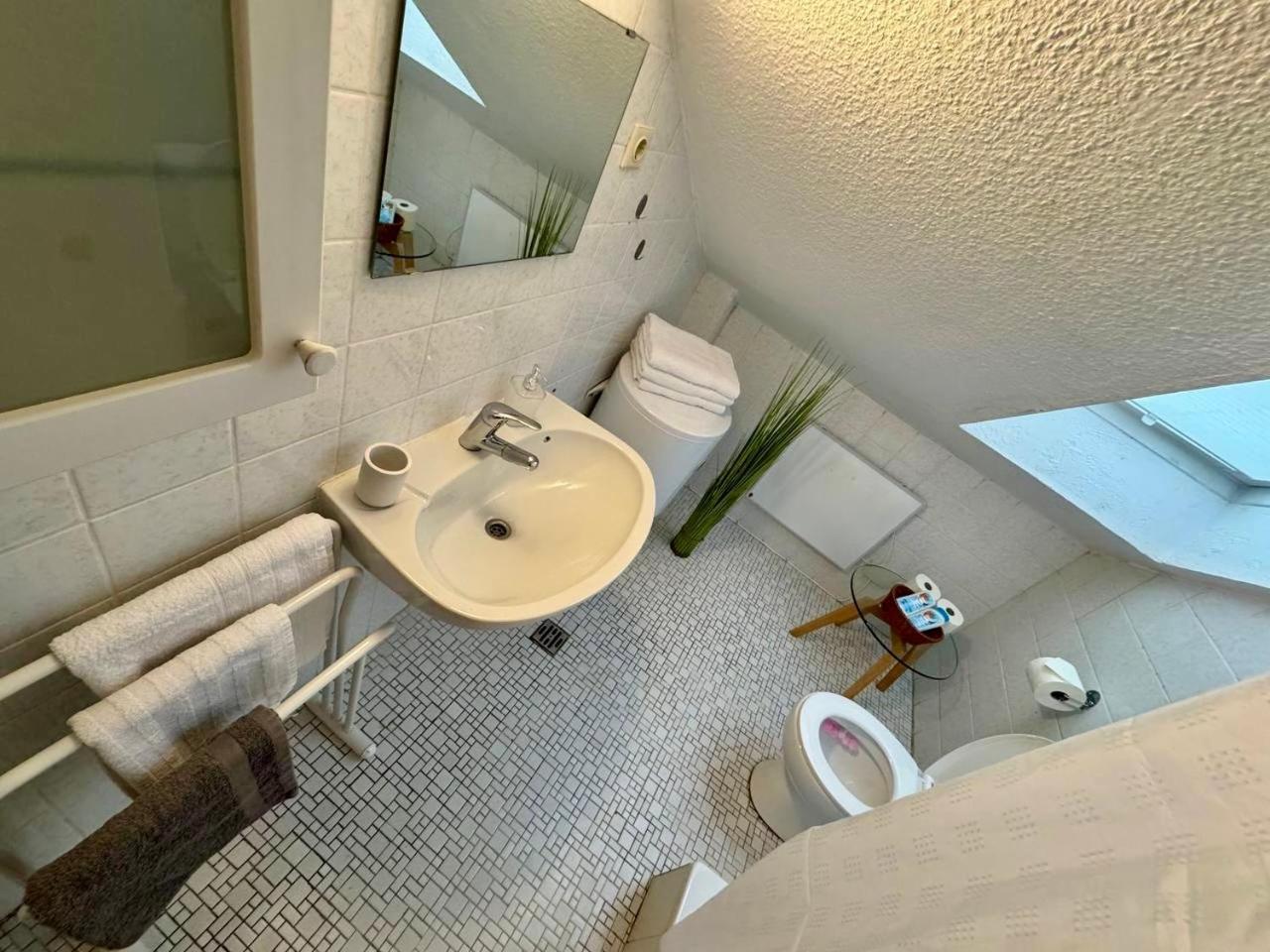 Marienhaus Apartment - Zentral, Parken, Netflix, Kontaktloses Einchecken วุปปาทัล ภายนอก รูปภาพ